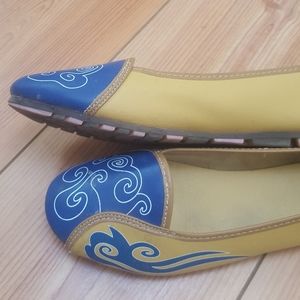 Whimsical Flats With Windy Design